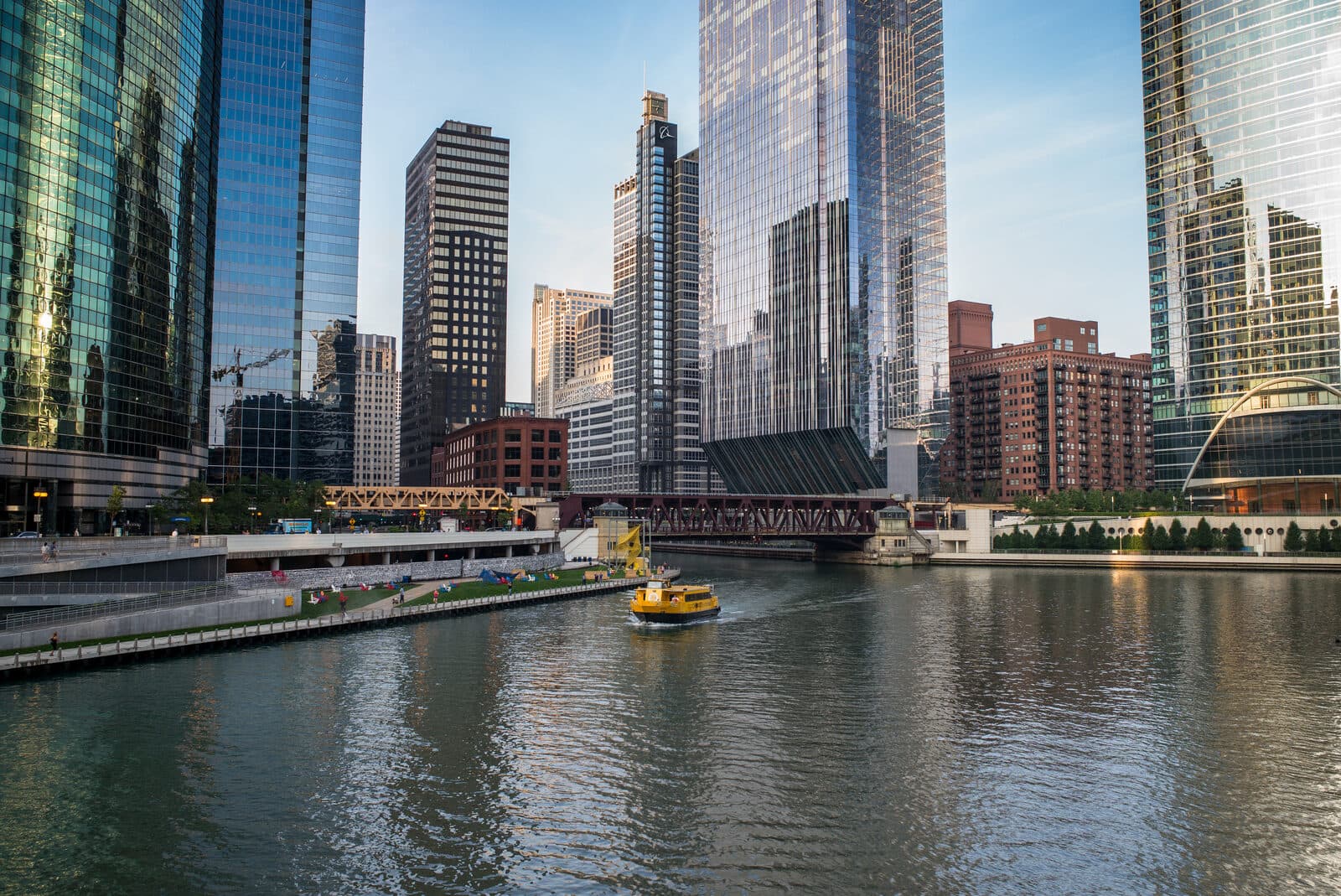 Chicago — Chicago River Morning (44455011711)