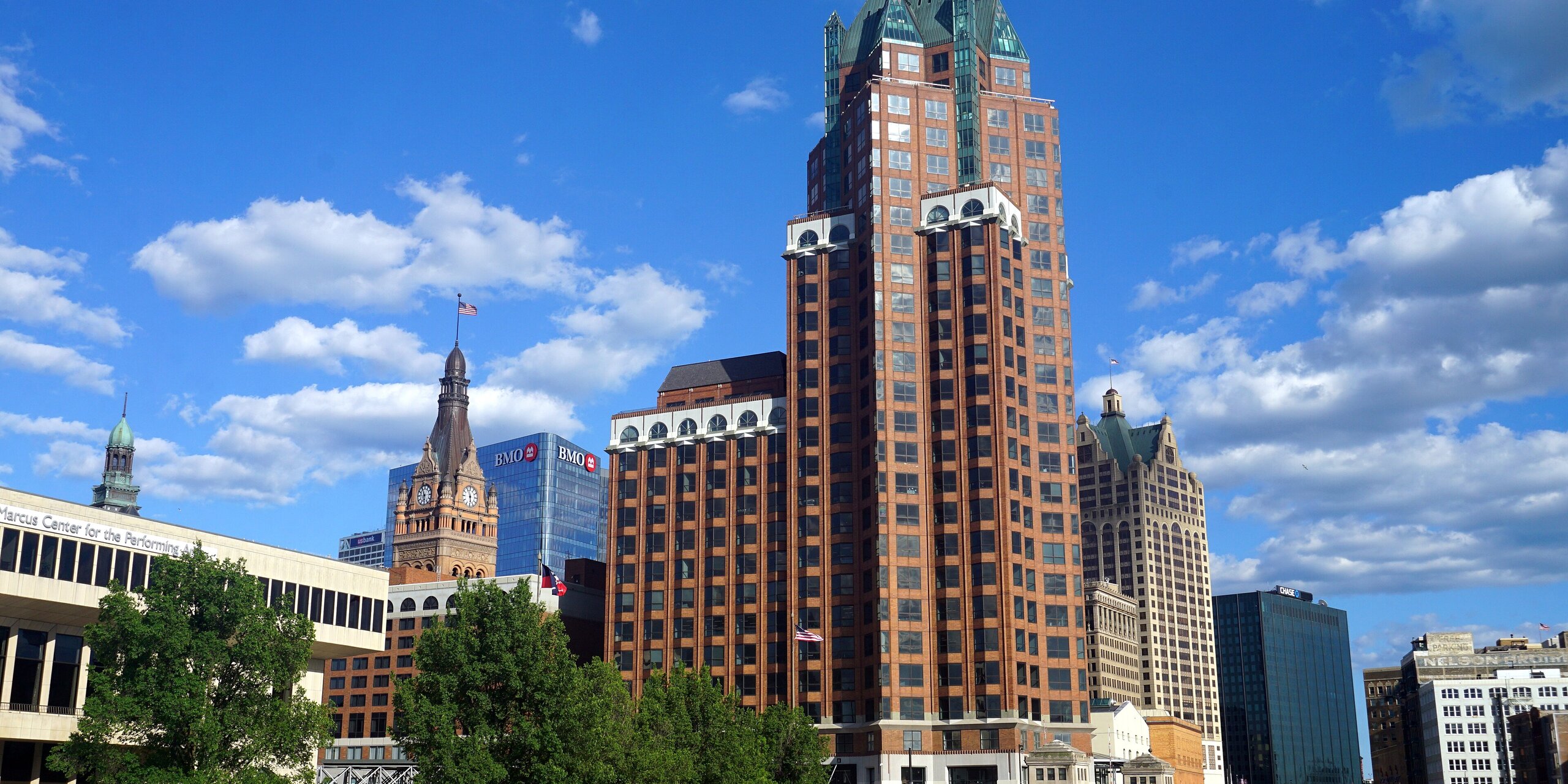 Milwaukee, WI — skyline, Whipshipper Auto Transport coverage